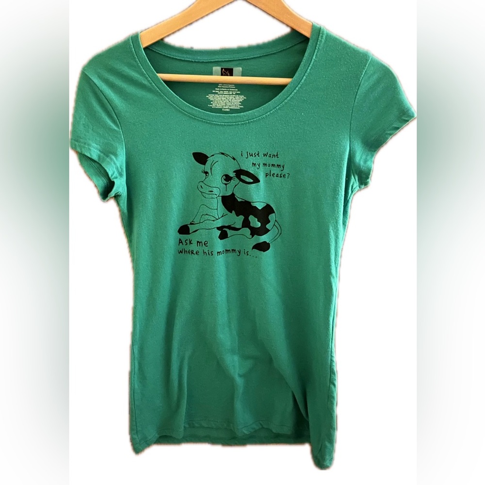 Woman’s green tee short sleeves size M (7-9) cow with a tear vegan
